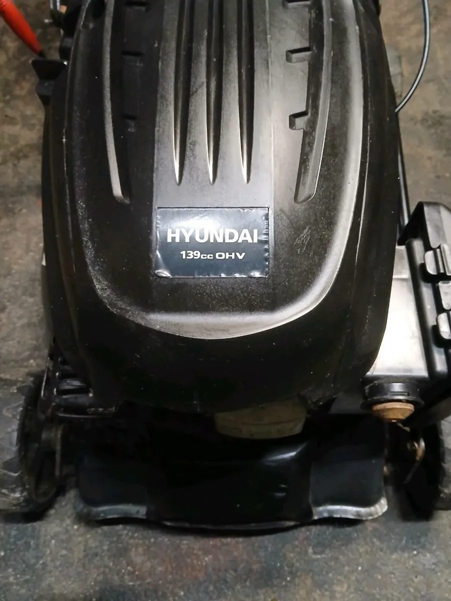 Hyundai lawnmower like new fully serviced pm - Image 4