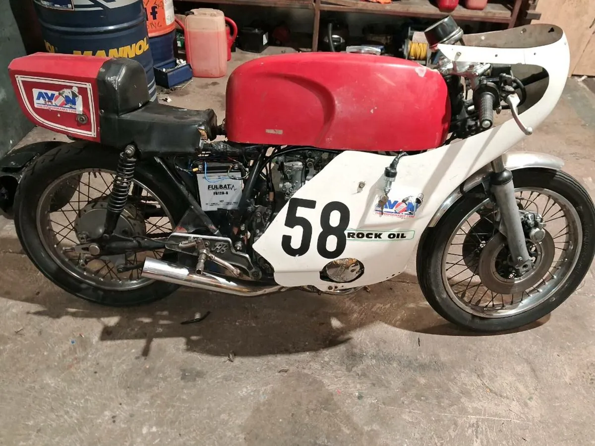 Honda 500 4 classic racer - Image 1