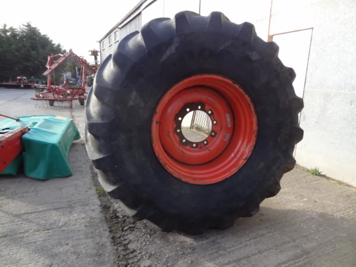 Goodyear 800/65R32 10 Stud Wheel - Image 2