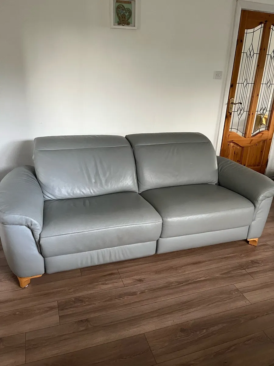 Italian grey leather suite electric - Image 4