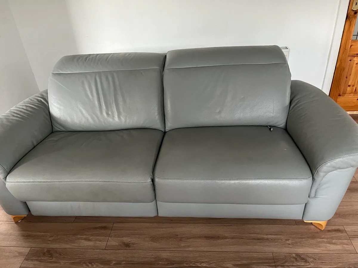 Italian grey leather suite electric - Image 1