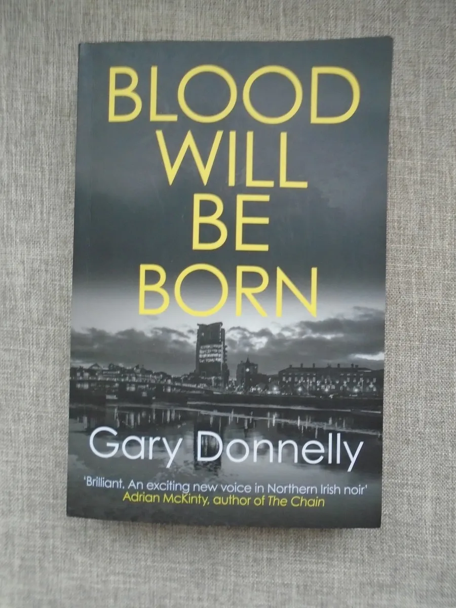 Paperback book . Fiction, Books - Image 2