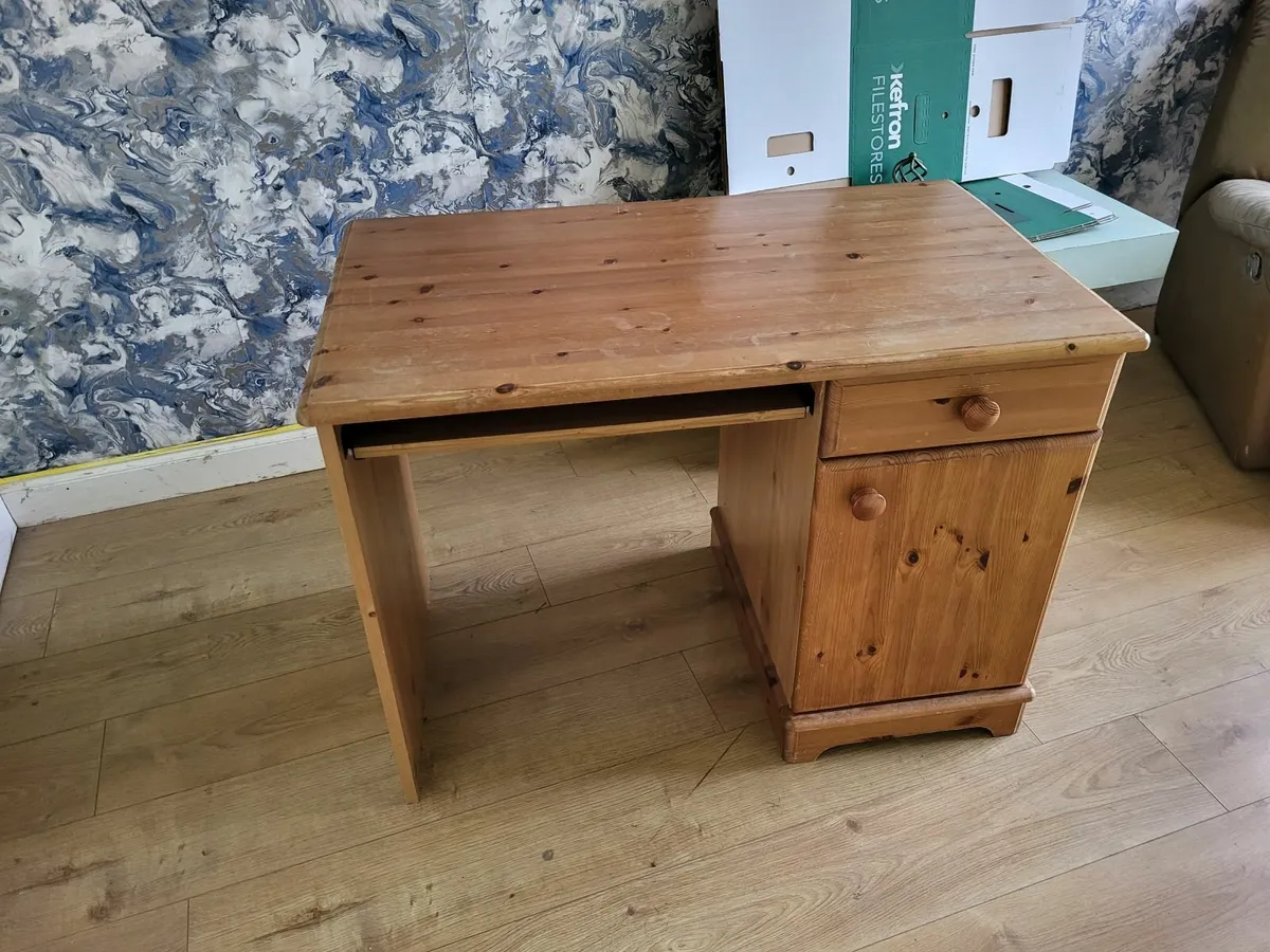 Small desk with chair - Image 1