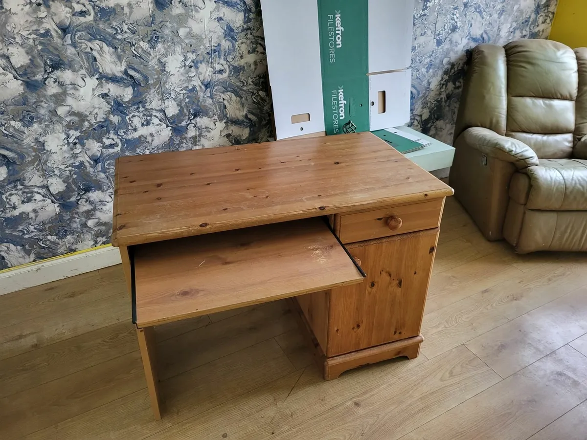 Small desk with chair - Image 4