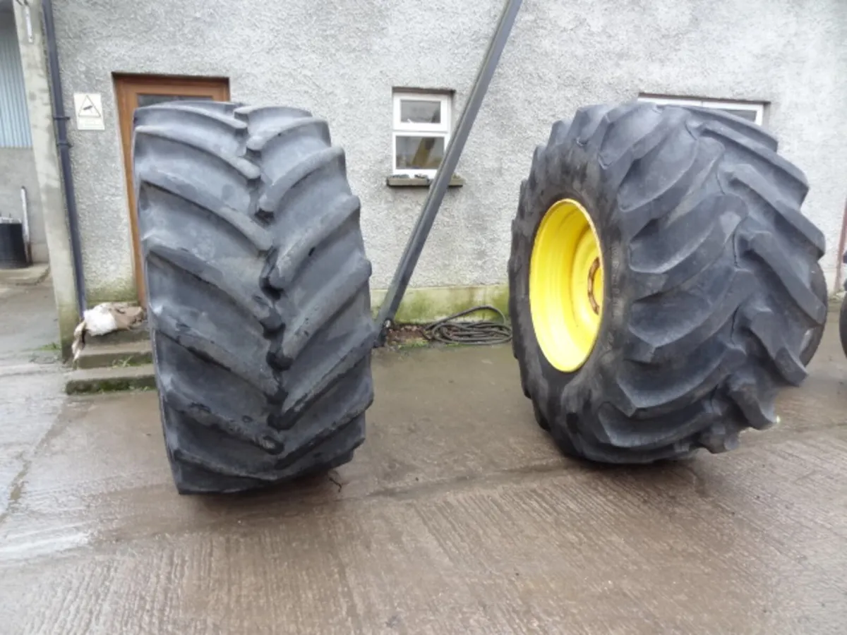 Pair 800 Wheels 800/65r32 - Image 2