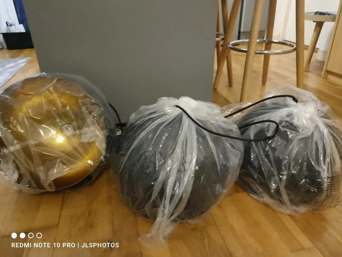 Ceiling lights 
Light of Living - Image 1