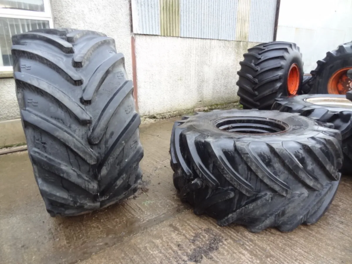 Pair Alliance 750/65R26 Floatations - Image 2