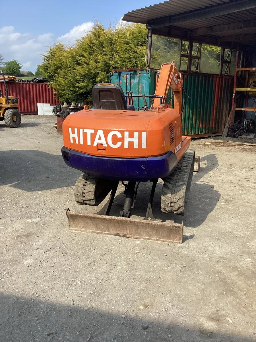 Mini digger 3 ton hitachi - Image 1