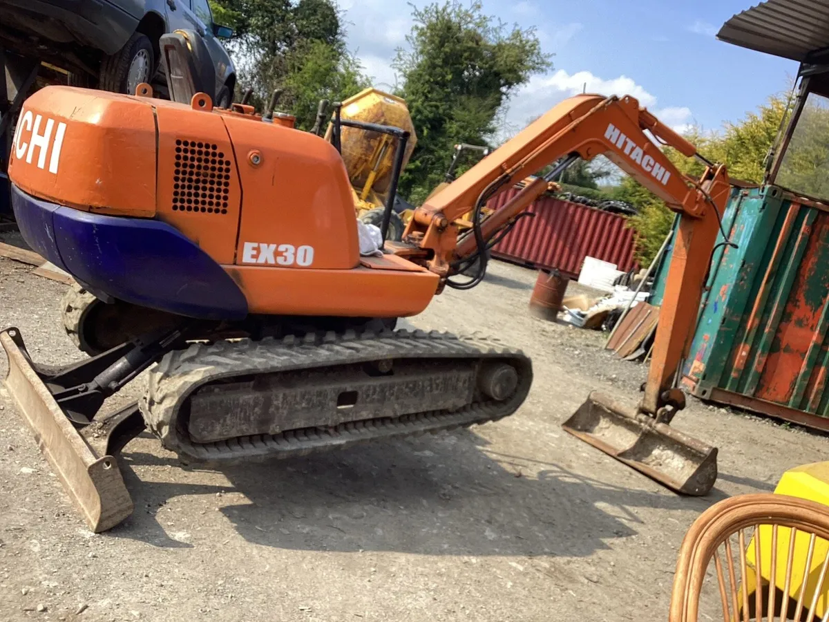 Mini digger 3 ton hitachi - Image 2