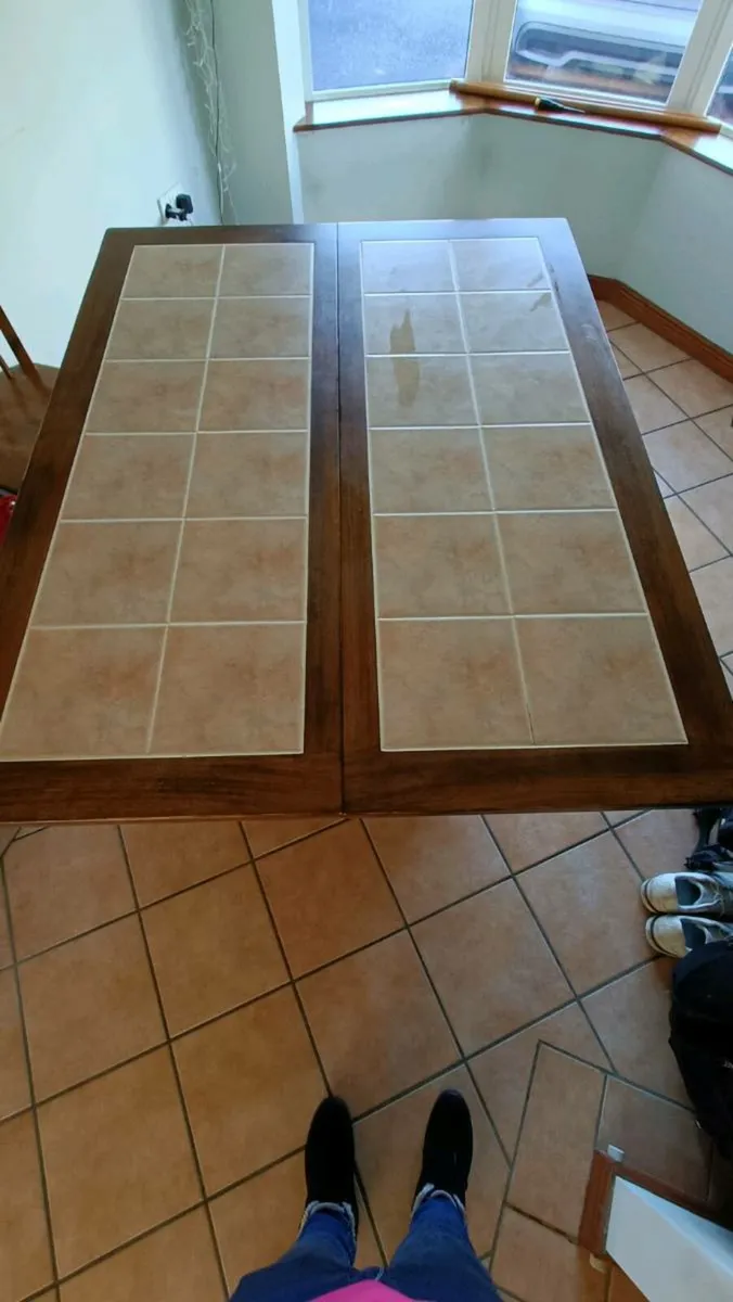 Dining table and 6 chairs - Image 3