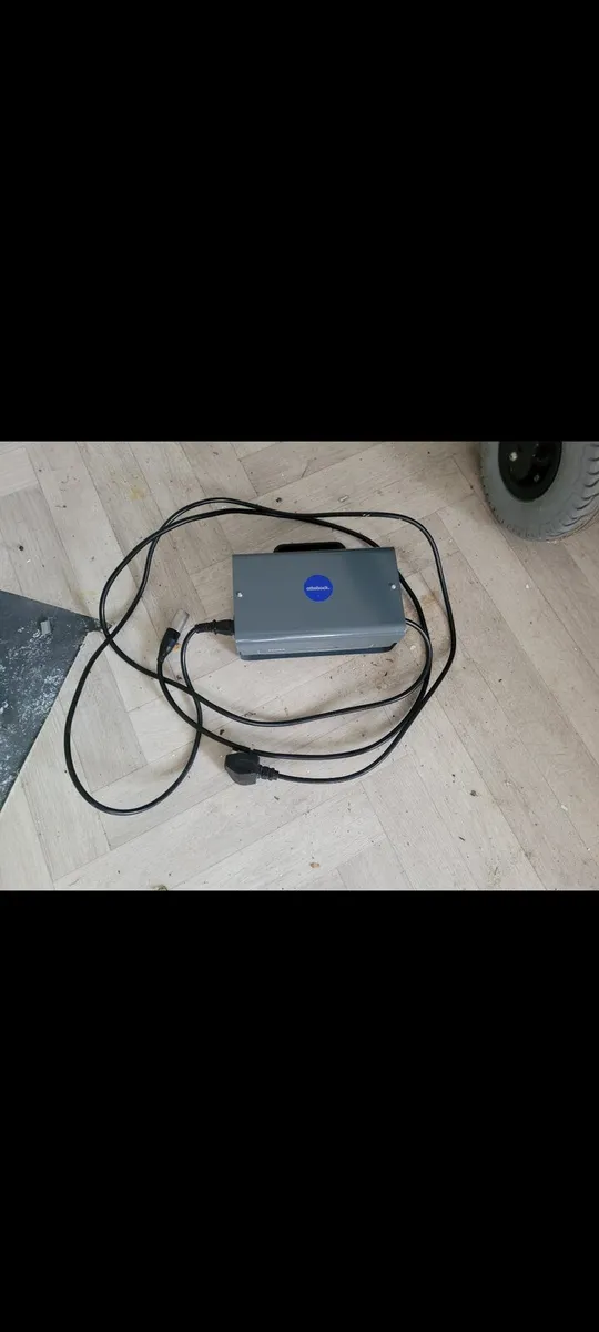 Electric wheelchair - Image 4