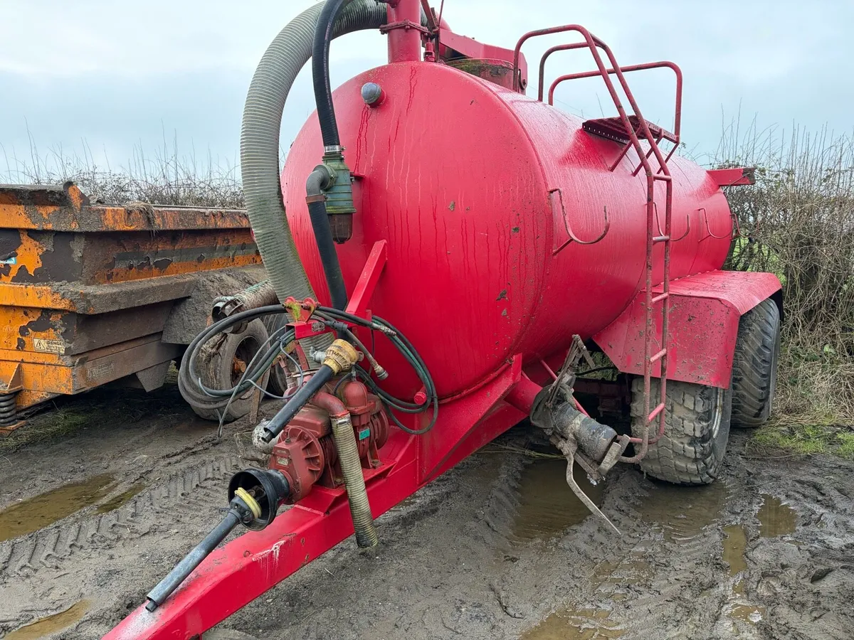 Tandem axle 2600g tanker - Image 4