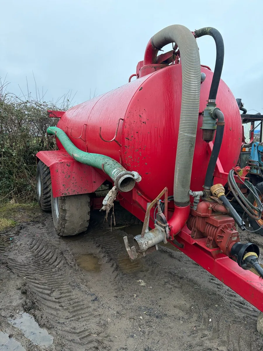 Tandem axle 2600g tanker - Image 3