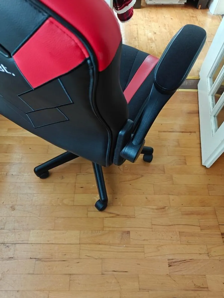 Gaming Chair Like New - Image 4