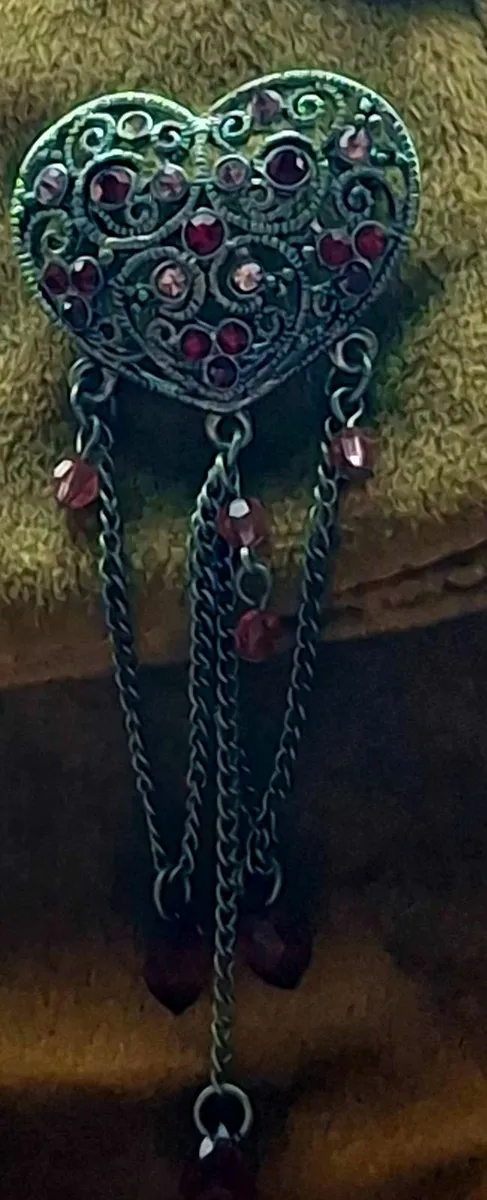 Authentic Vintage Brooch – Exquisite Craftsmanship - Image 2