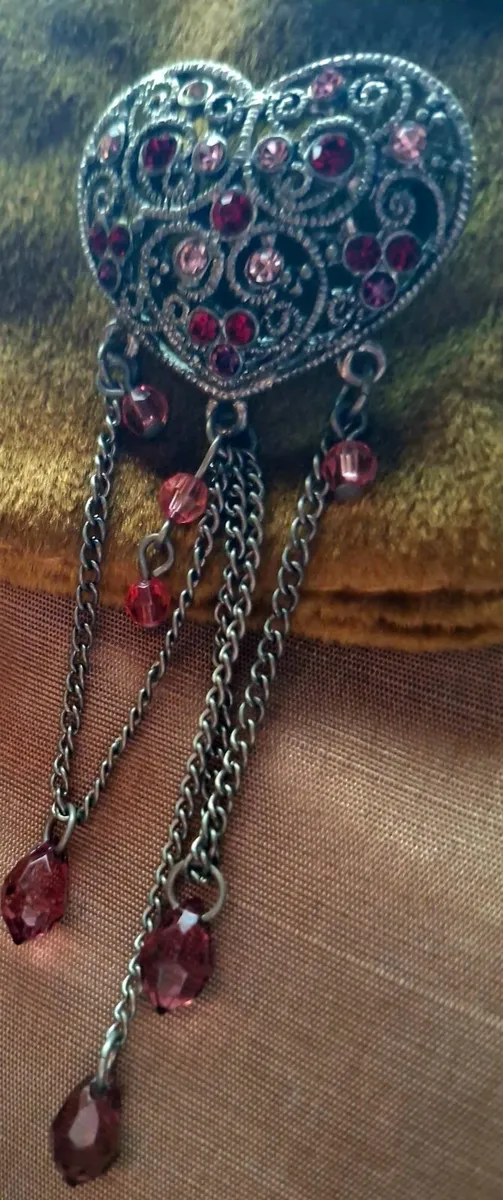 Authentic Vintage Brooch – Exquisite Craftsmanship - Image 3