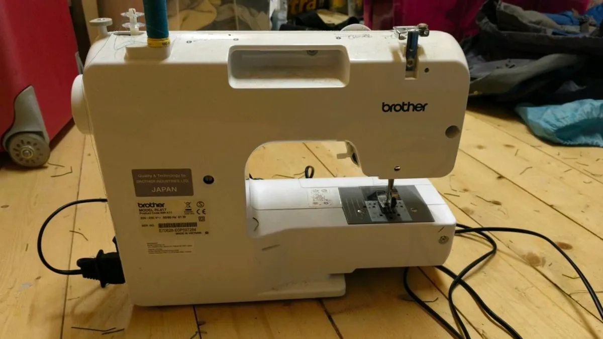 Brother RL417 Sewing Machine - Image 3