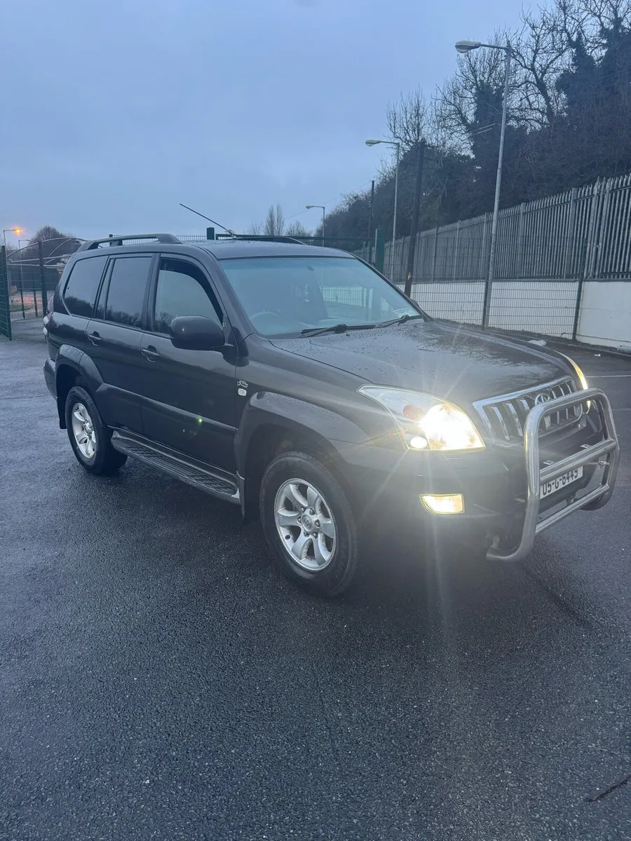 2005 crew-cab Land Cruiser - Image 1