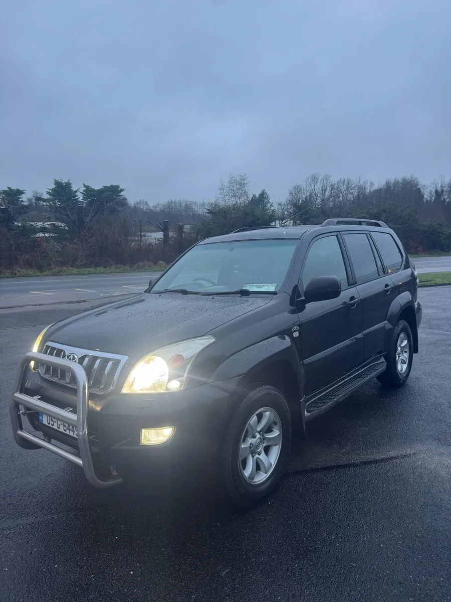 2005 crew-cab Land Cruiser - Image 2