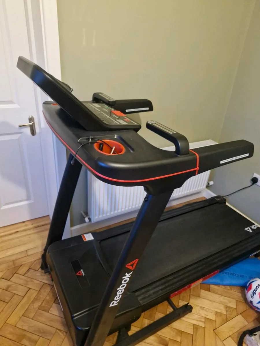 Reebok jet series treadmill - Image 1