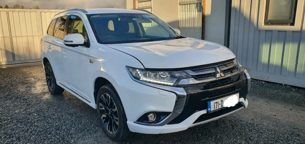 171 MITSUBISHI OUTLANDER PHEV - Image 1