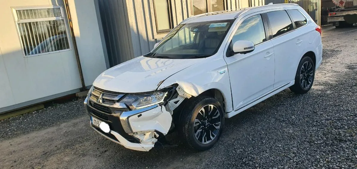 171 MITSUBISHI OUTLANDER PHEV - Image 2