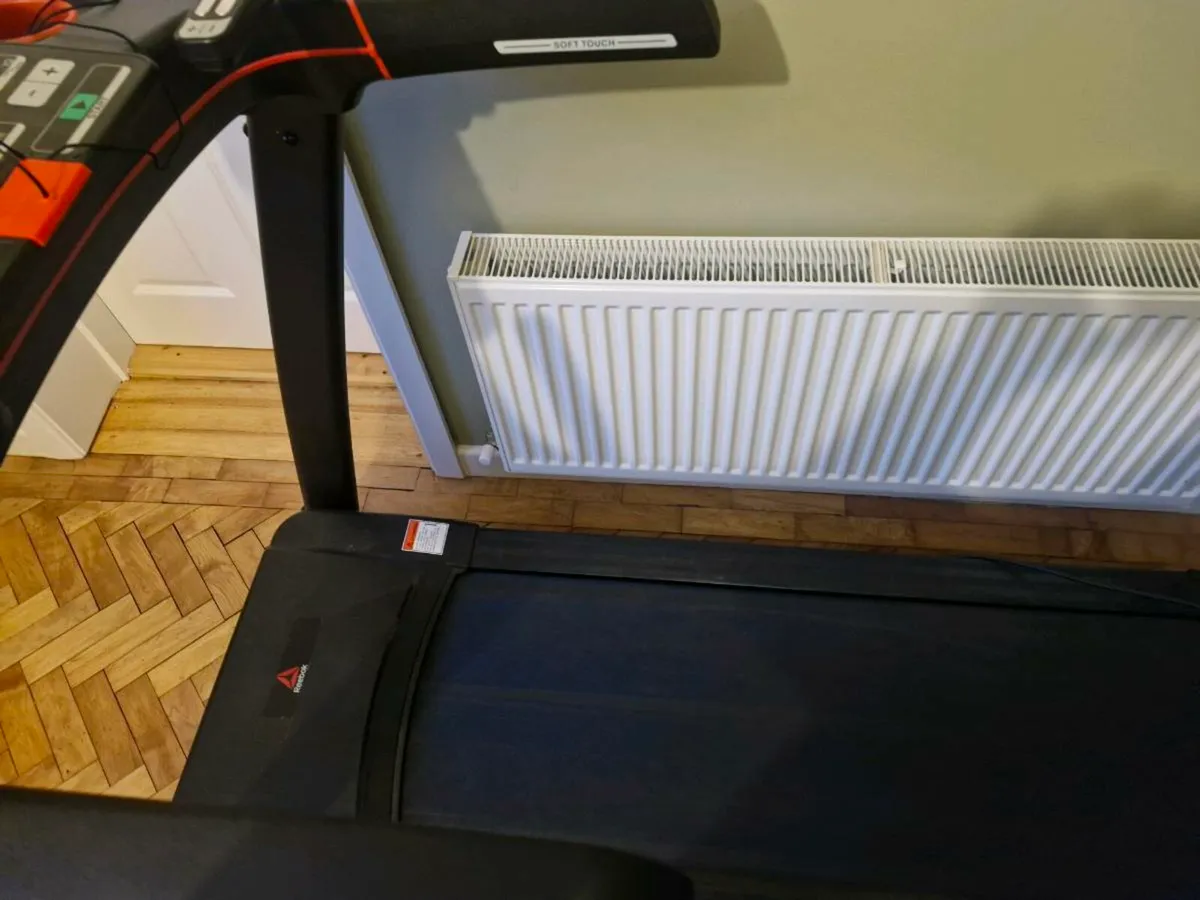 Reebok jet series treadmill - Image 3