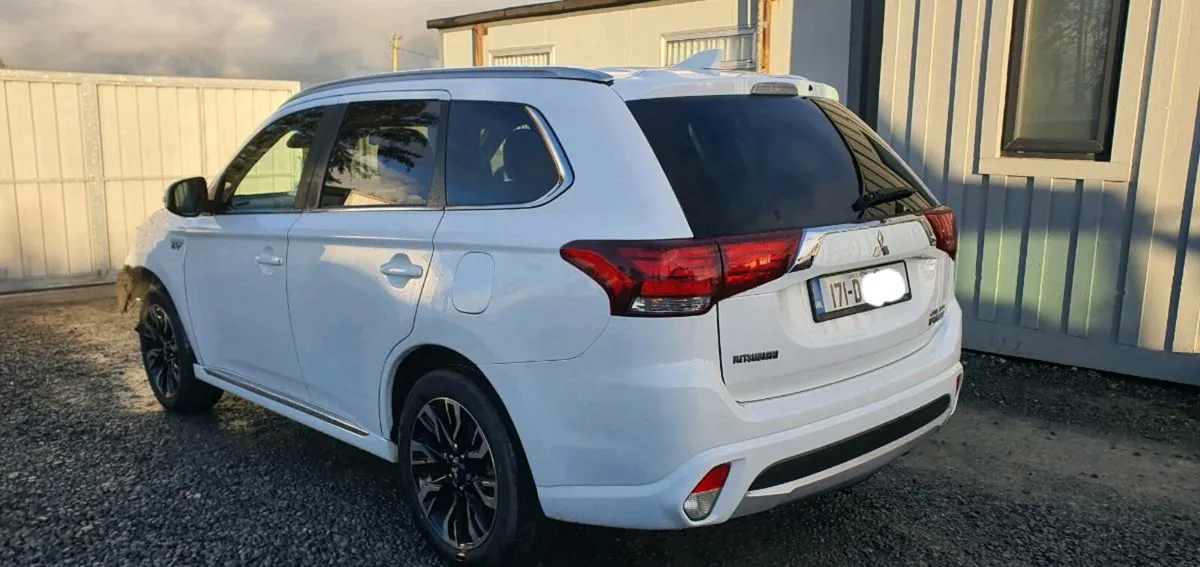 171 MITSUBISHI OUTLANDER PHEV - Image 4