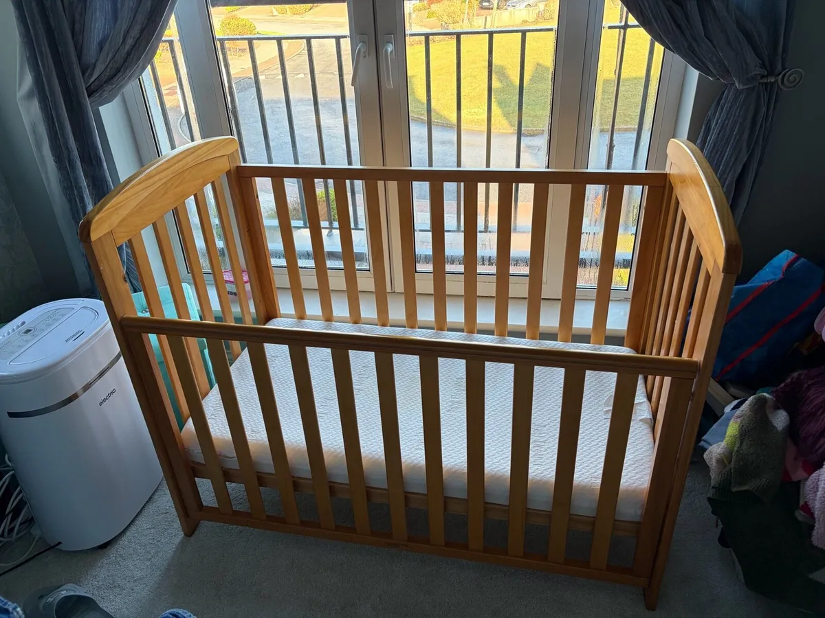 Cot with Adjustable Side - Image 2