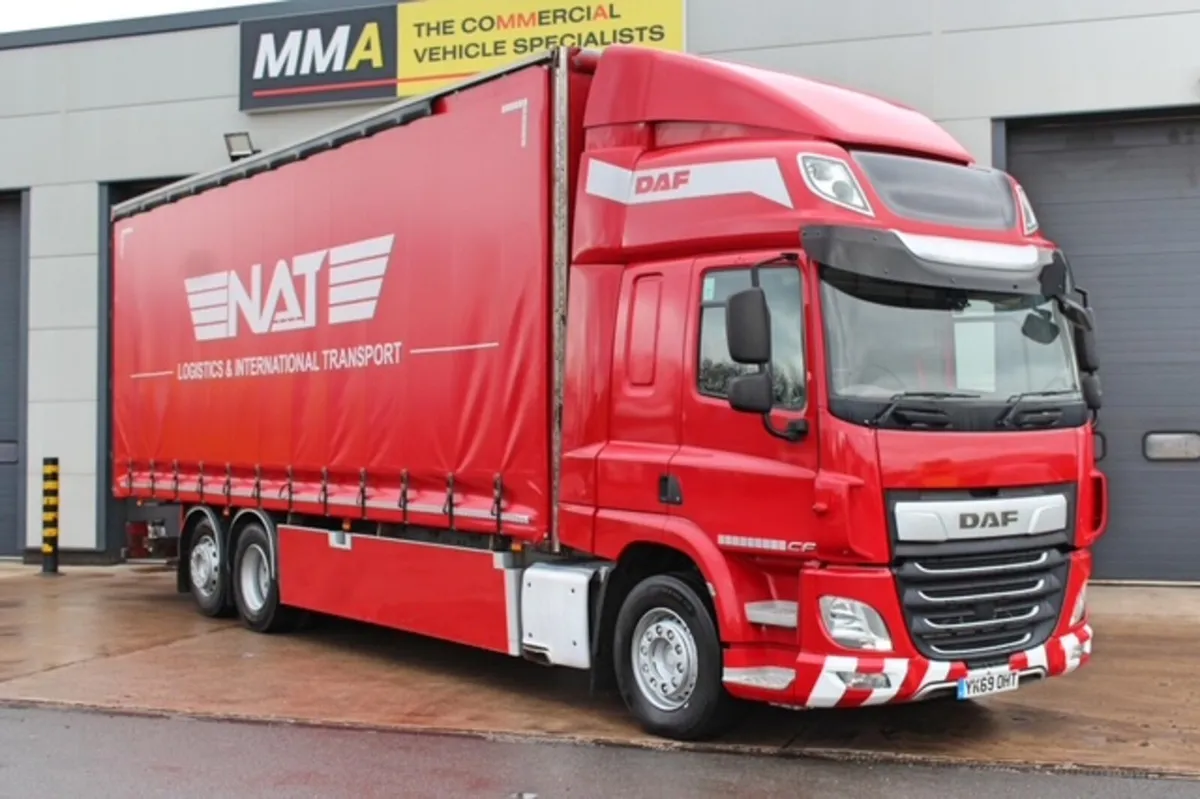 2019 DAF CF370 6X2 CURTAIN-SIDER WITH MOFFETT KIT - Image 1
