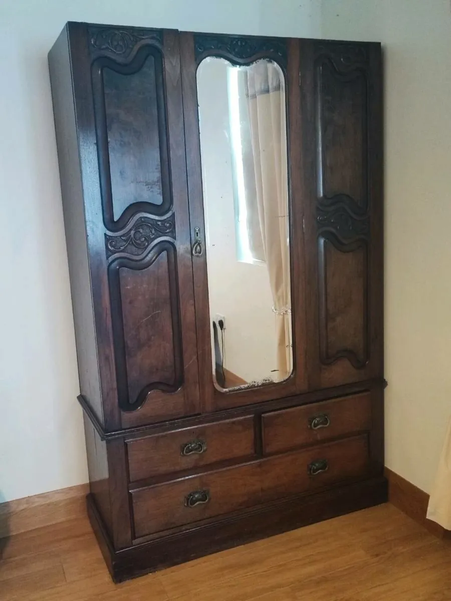 Household Furniture - Image 1