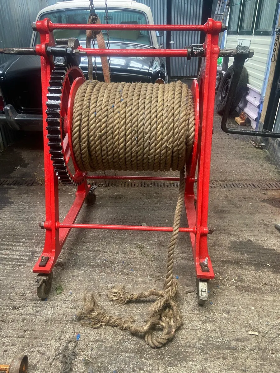Antique Winch - Image 1