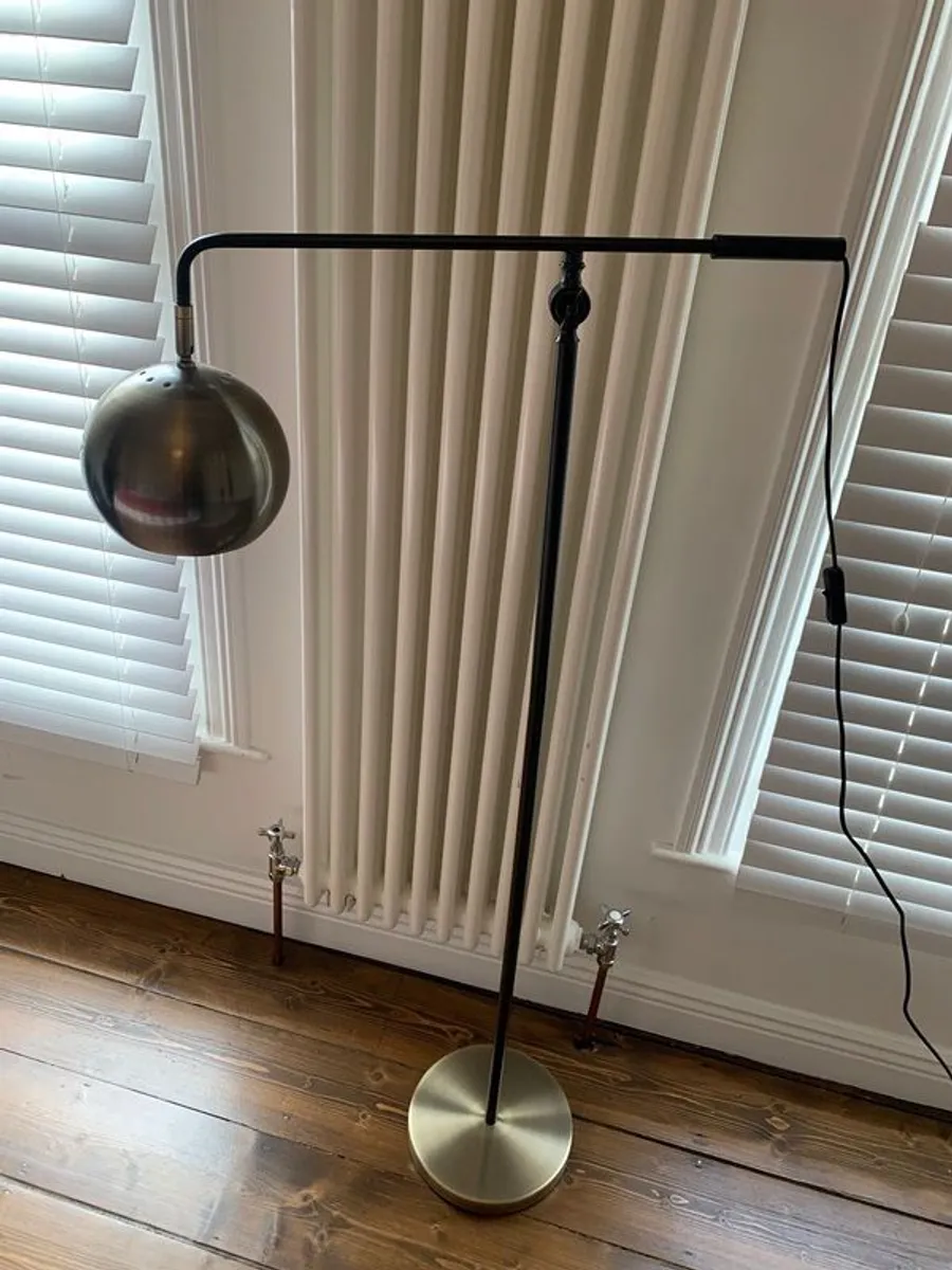 Copper and black floor lamp - Image 1