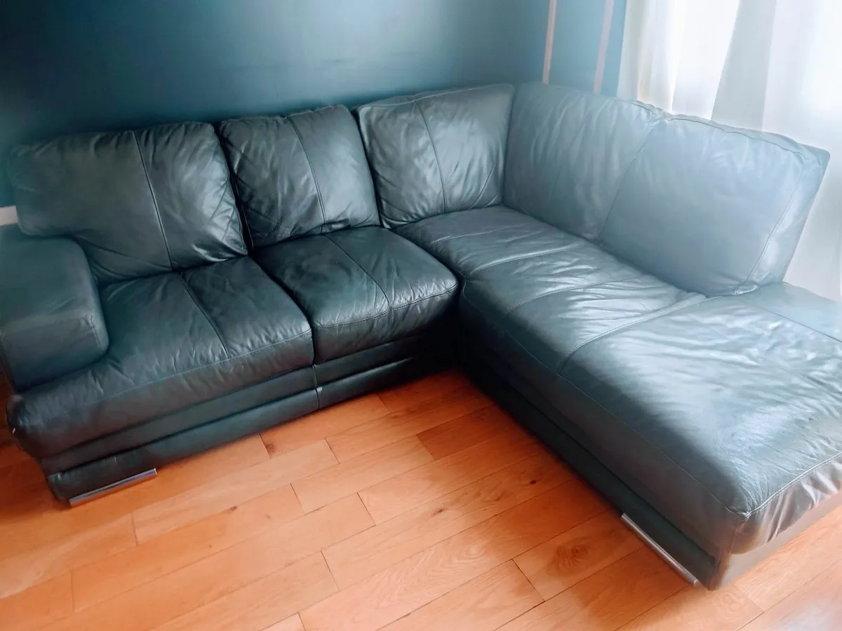 Leather sofa. - Image 3