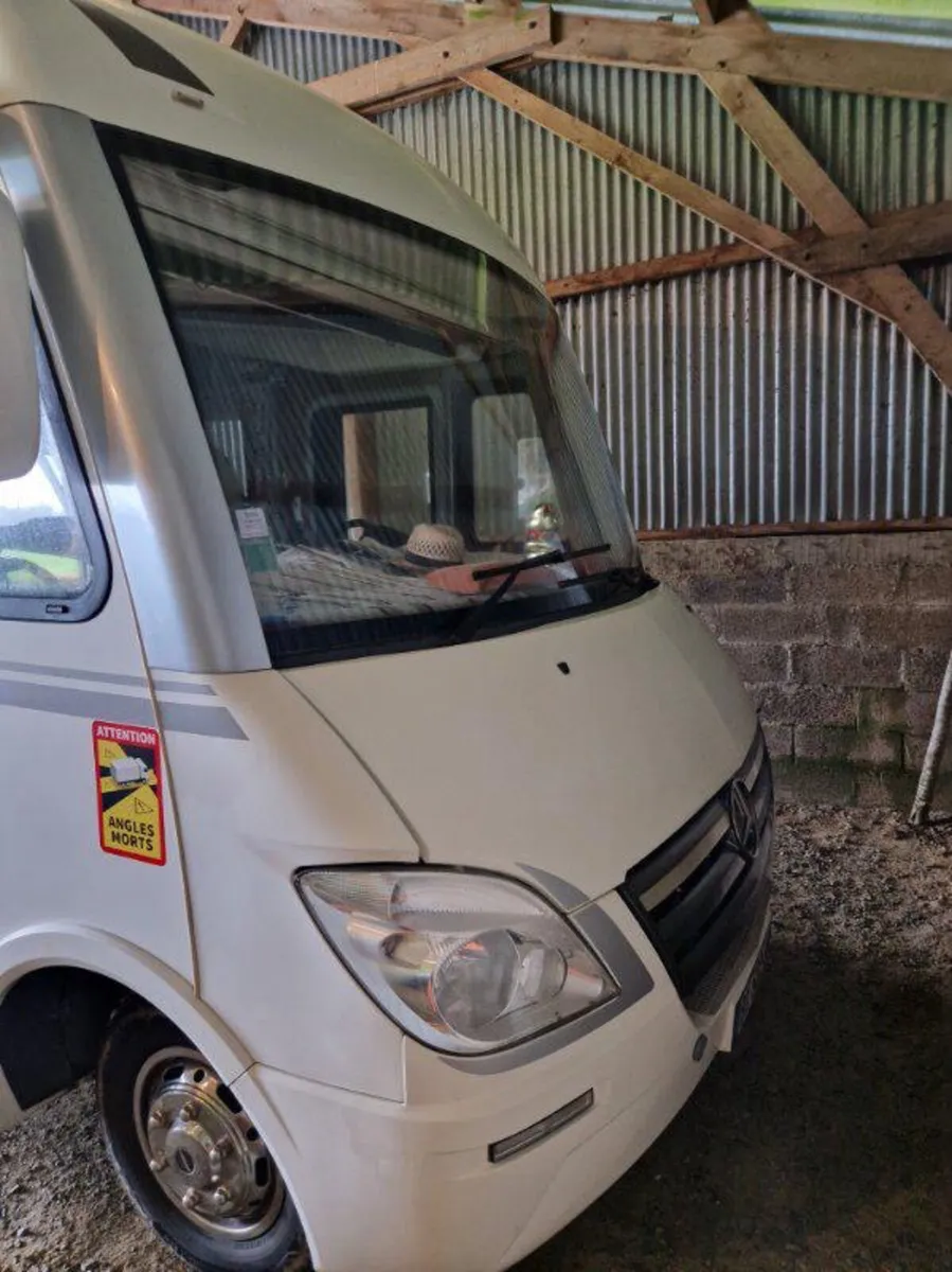 2011 La voyageur platinum rx 8 Mercedes Automatic - Image 2