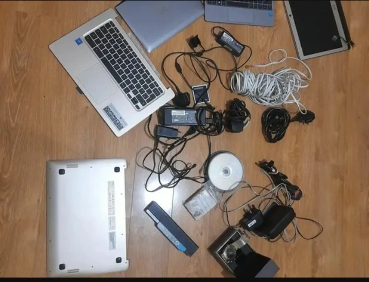 JOBLOT : Old Laptop Computer Parts Plugs Adapters