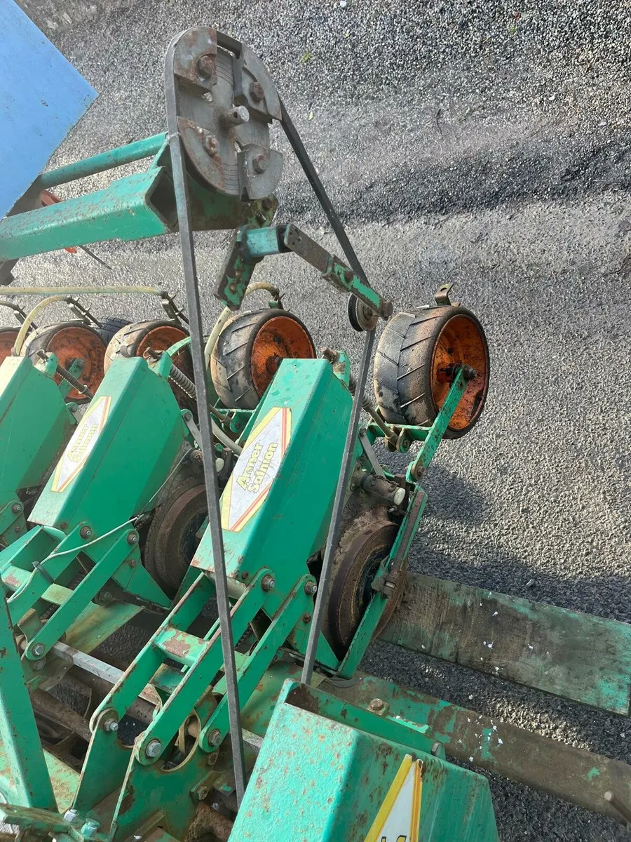 Armer salmon 8 row beet seeder - Image 3