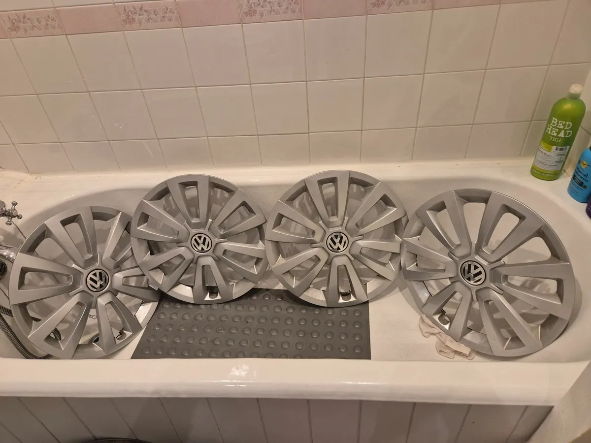 Hub caps Honda, VW + centre hubcaps, Fiat 500 - Image 1