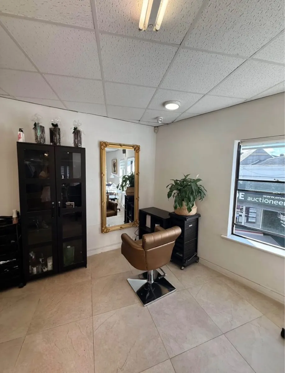 Hairdressing space for rent - Image 3