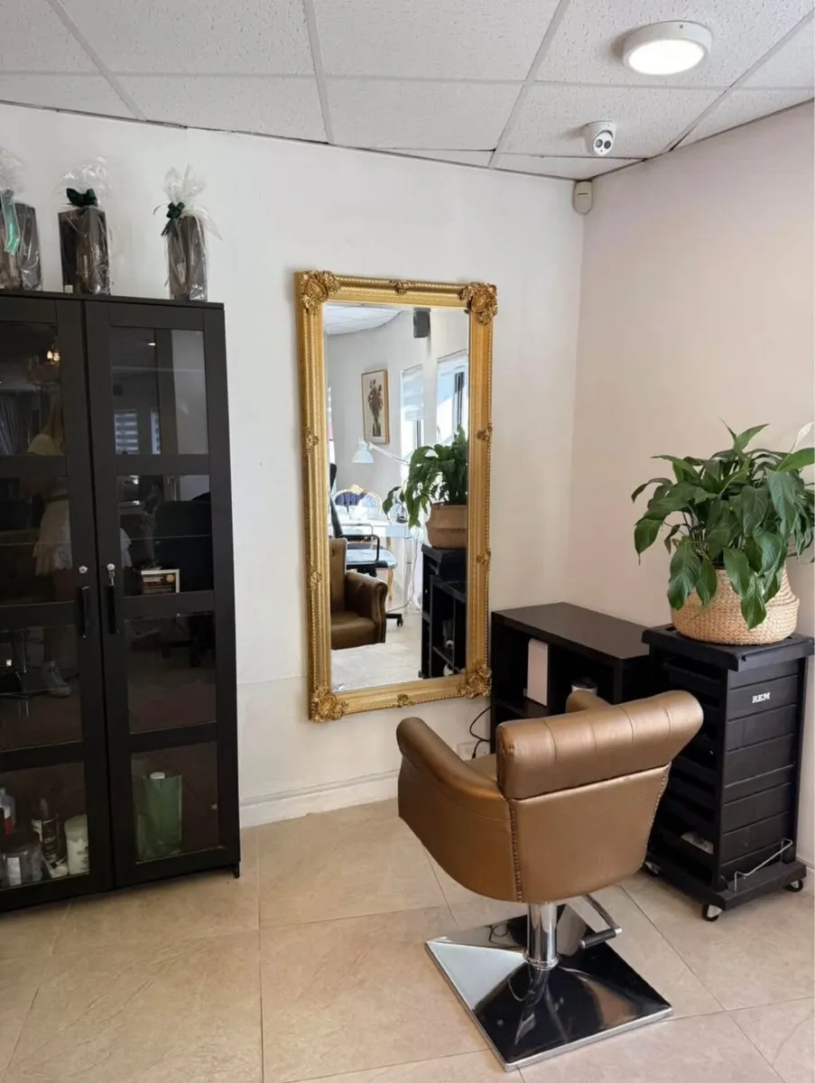 Hairdressing space for rent - Image 4