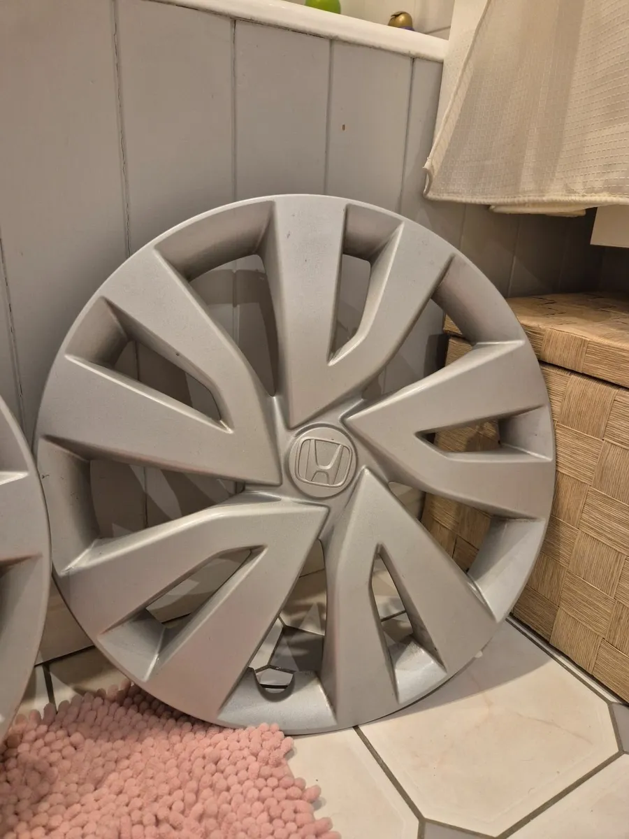 Hub caps Honda, VW + centre hubcaps, Fiat 500 - Image 4