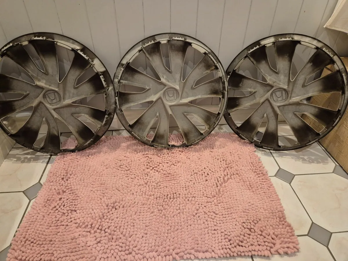 Hub caps Honda, VW + centre hubcaps, Fiat 500 - Image 2