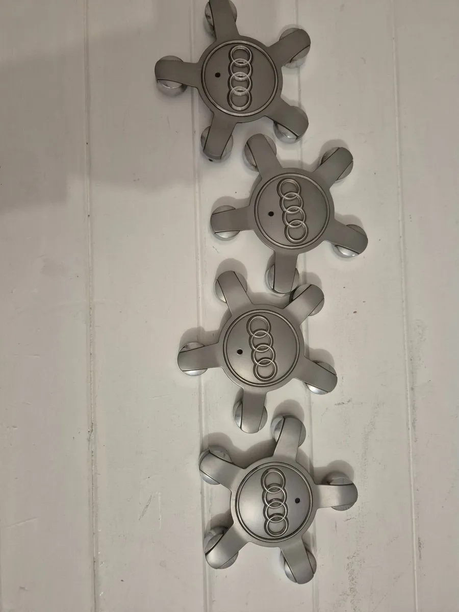 Hub caps Honda, VW + centre hubcaps, Fiat 500 - Image 3