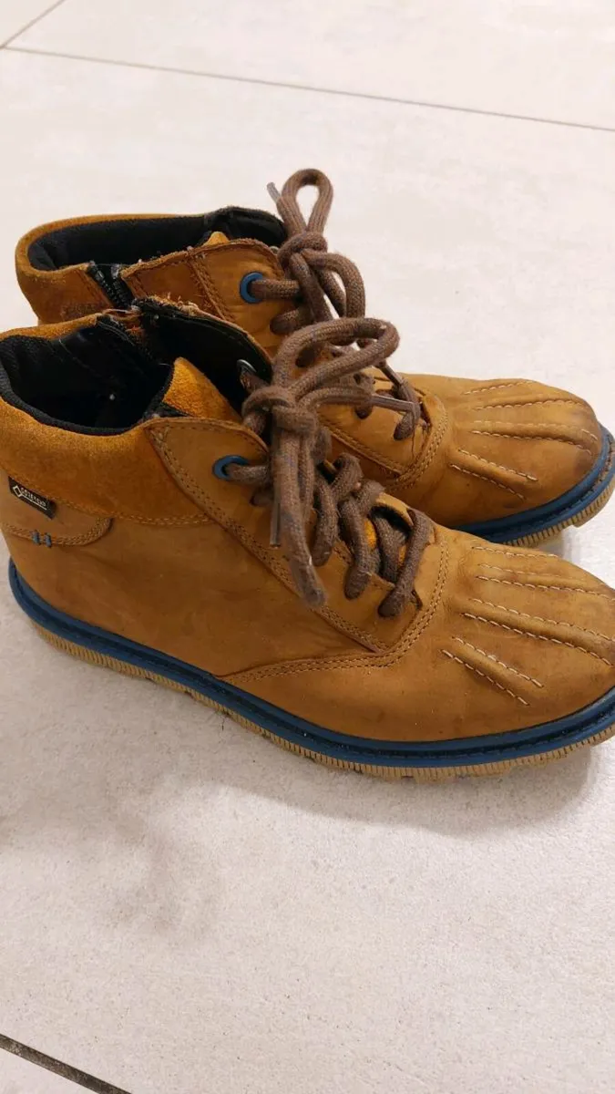 Clarks Gore-Tex kids boots - Image 4