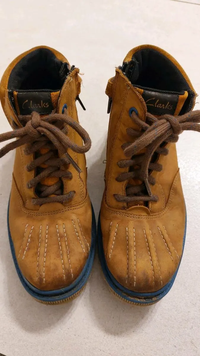 Clarks Gore-Tex kids boots - Image 1