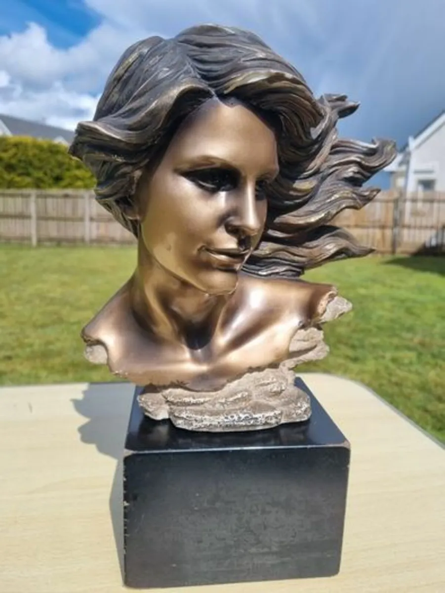 Sculpture of a woman's head - Image 4