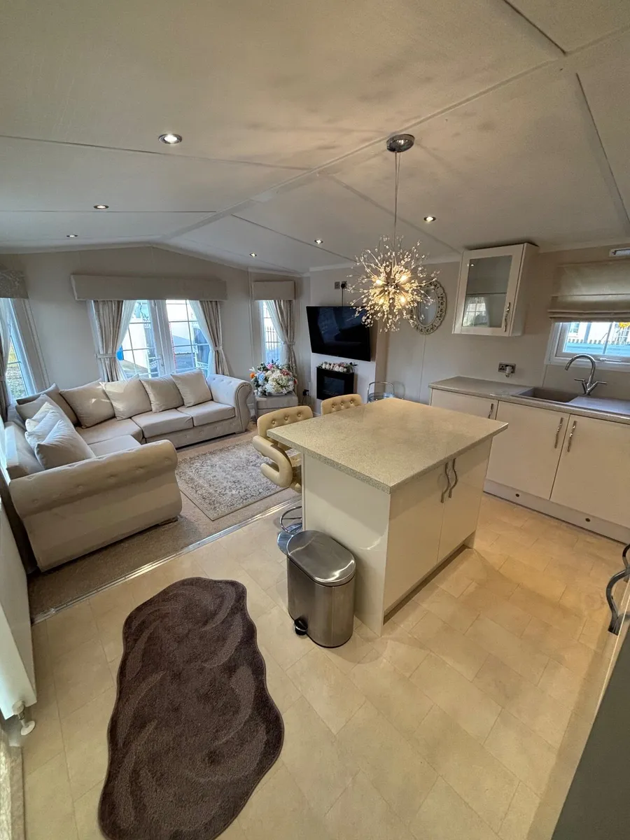 LUXURIOUS 3 BED 5-6 BERTH MOBILE HOME OIL HEATING. - Image 3