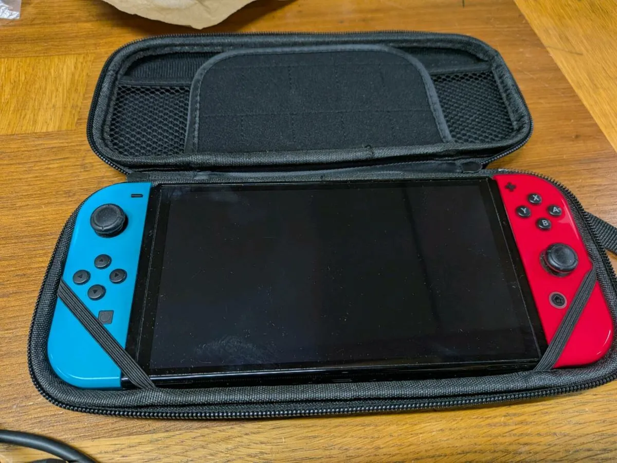 Nintendo Switch Oled - Image 4