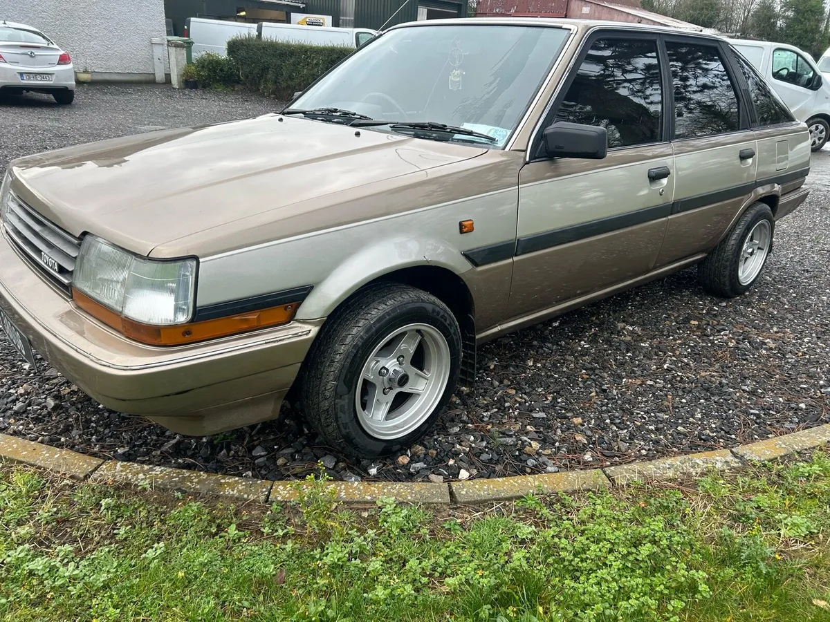 Toyota carina Il - Image 2