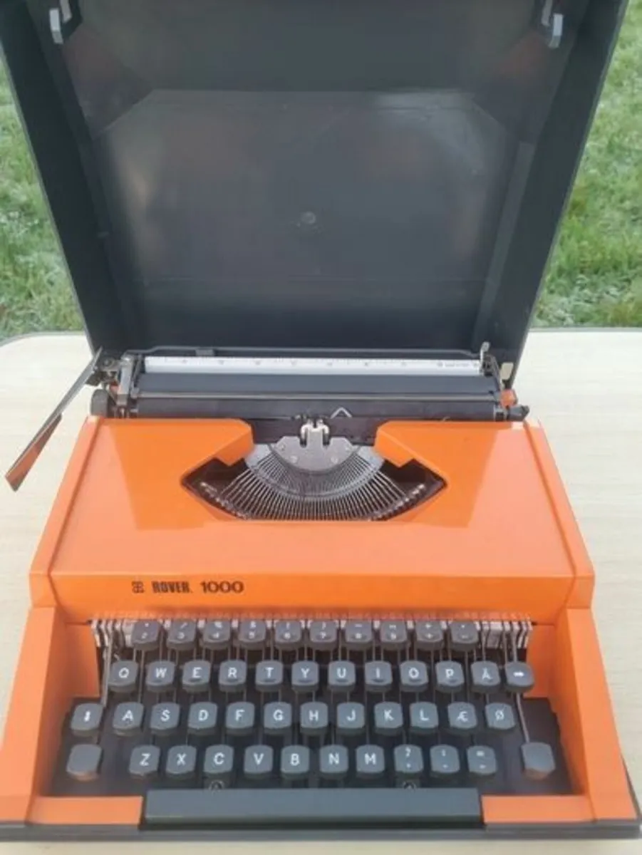 Portable Typewriter -Rover 1000 - Image 2